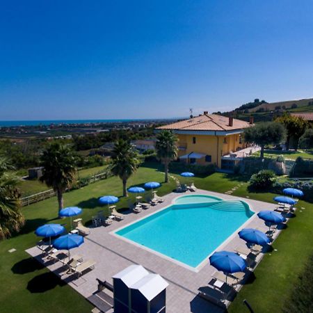 Il Giardino Sul Mare Bed & Breakfast Martinsicuro Bagian luar foto