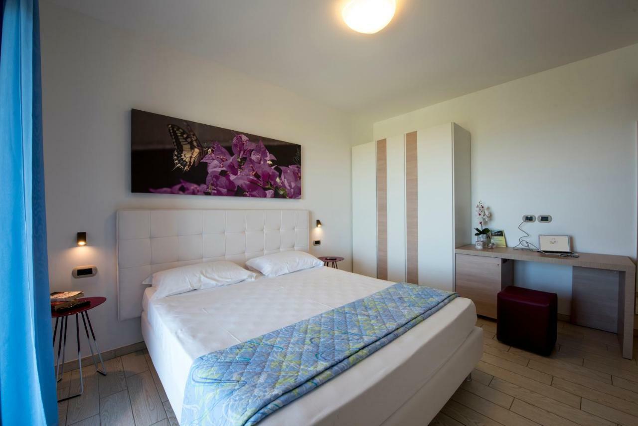 Il Giardino Sul Mare Bed & Breakfast Martinsicuro Bagian luar foto